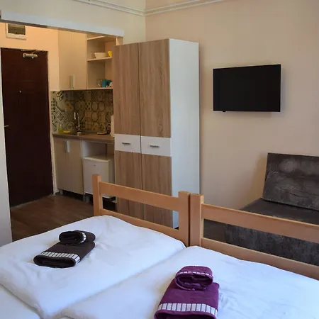 Roommates Hostel