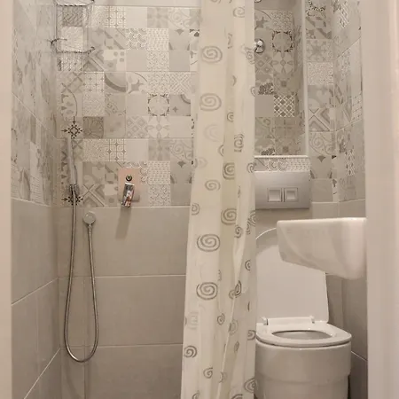 Hostel Roommates