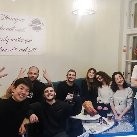 Roommates אכסניה *