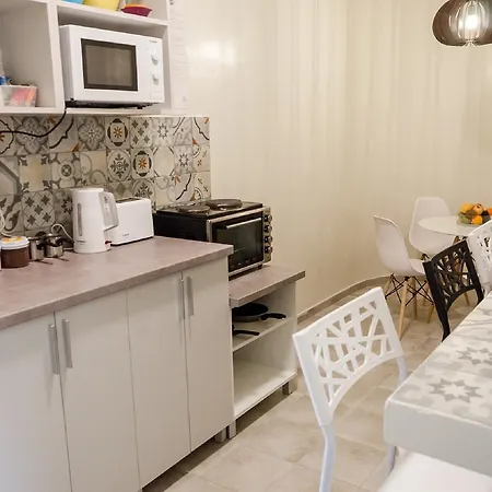 Roommates Hostel