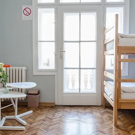 Roommates Hostel