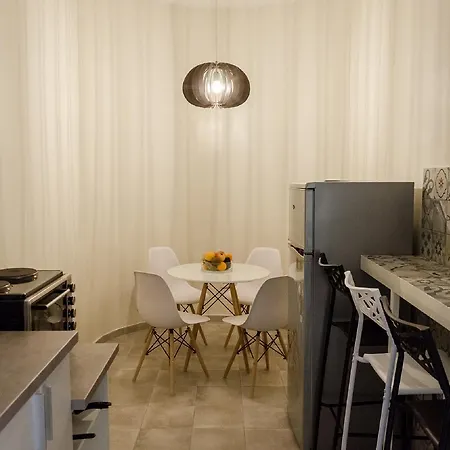 אכסניה Roommates