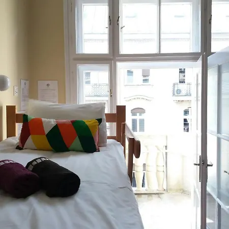 אכסניה Roommates