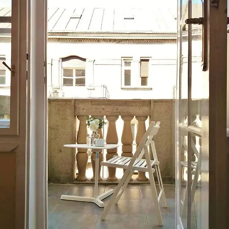 Roommates Hostel